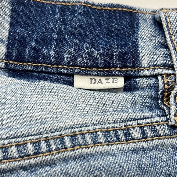 Daze Tough Love High Rise Shorts Size 29 - Picture 12 of 16